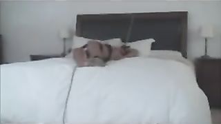 Связанная рабыня жёстко стонет от мастурбации вибратором и кончает