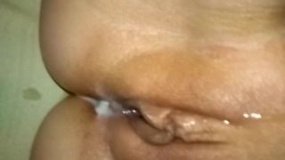 Первое же свидание с новым мужиком закончилось для бабы еблей и спермой в её пизде