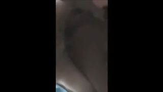 Парень классной трахнул худенькую негритянку положив ее на кровать