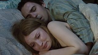 Молоденькая спящая красавица даже не знала, что ее ночью трахают старики