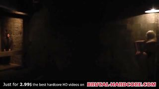 Блондинка заманила незнакомца в подвал и жёстко с ним трахнулась