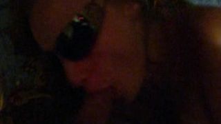 Дешёвая русская проститутка развлекается с двумя мужиками